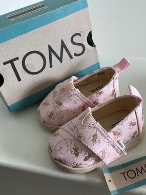 TOMS TINY Girls Alpargata Sneaker, Barely Pink Bee Mine Foil Print tiny 4 NWT